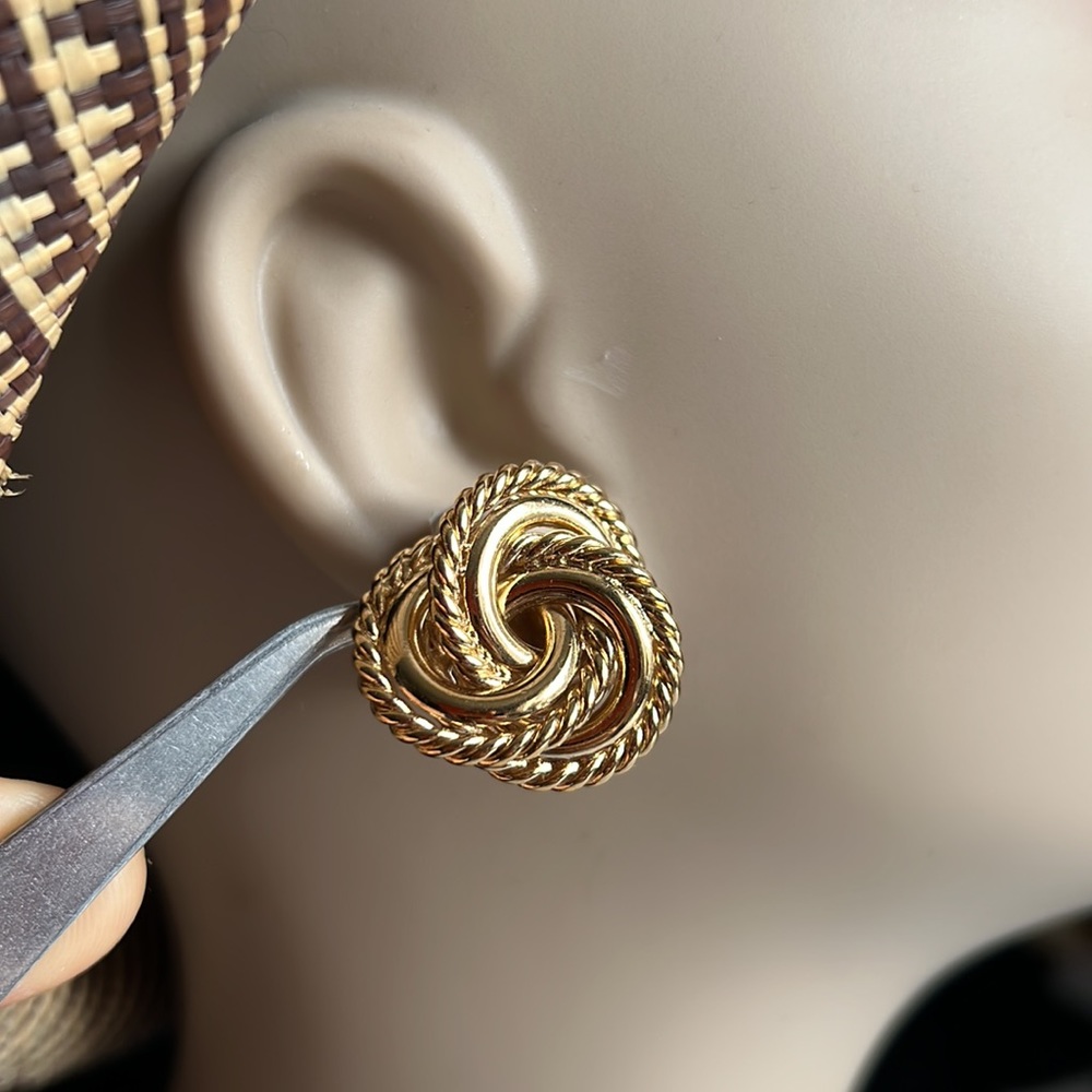 GIVENCHY Love Twist Gold Tone Earring Large Swirl Vintage 1" Clip On Authentic - Picture 4 of 13